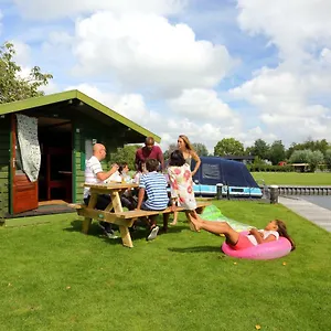 https://camping-recreatiepark-aalsmeer.zandvoort-hotels.com